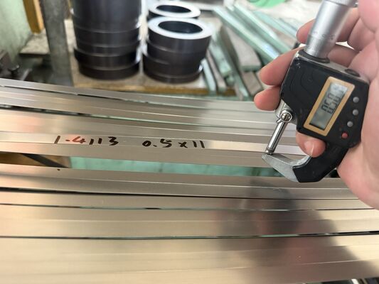 AISI 434 DIN X6CrMo17-1 แถบสแตนเลสรีดเย็นในม้วน
